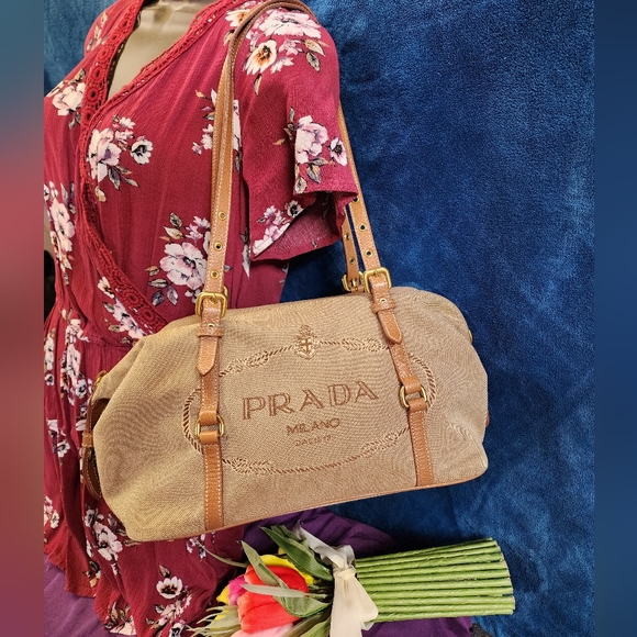 🔹️FINAL SALE 🔹️ Authentic Prada Shoulder Bag - Picture 2 of 10